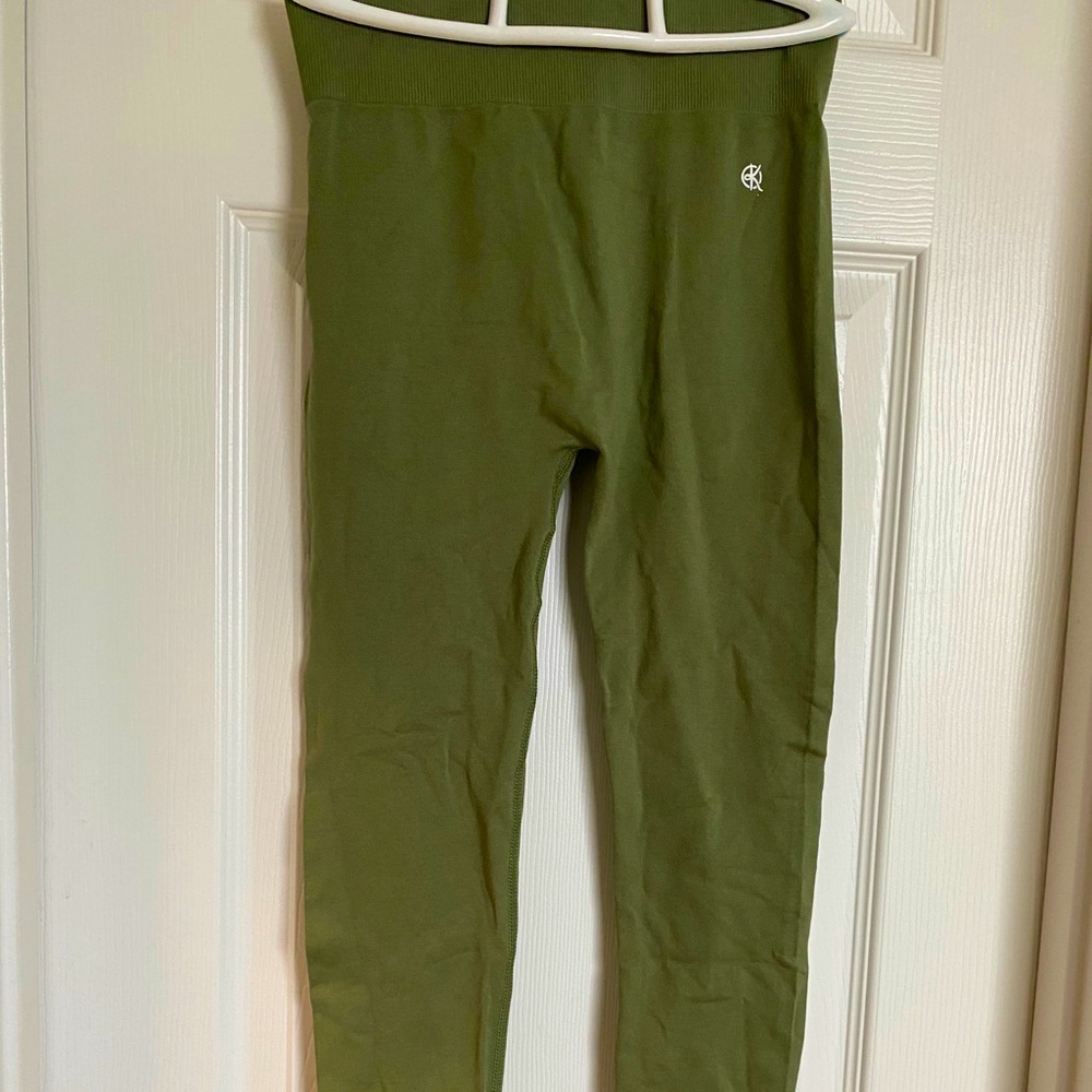 Green gym leggings